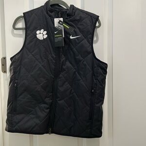 Women’s Nike reversible vest.